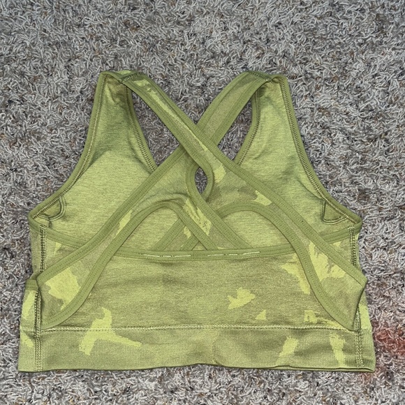 Gym shark sports bra, size medium, in great condition no rips or tears, - Picture 2 of 2